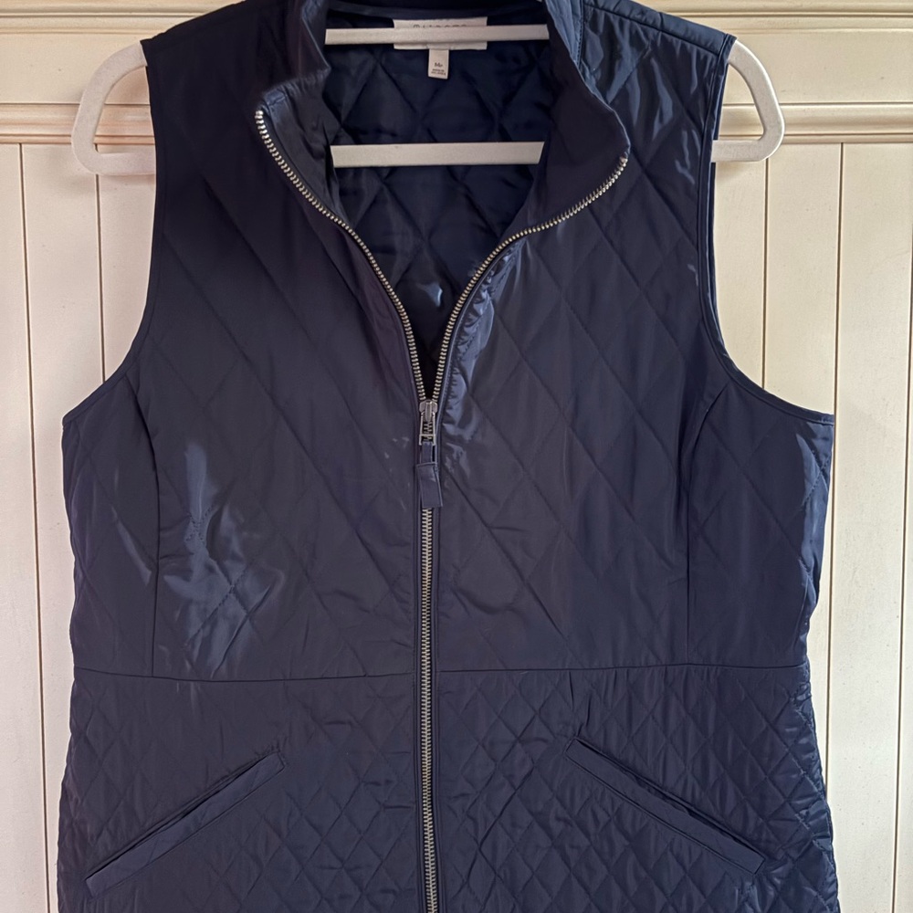 Black Quilted Vest with High Collar and Lightweight Design